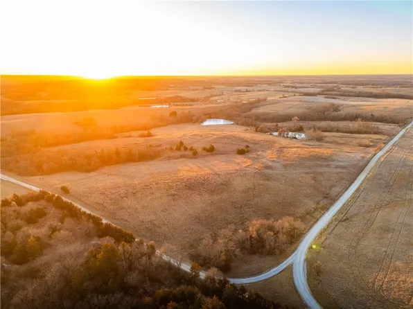 E 240th St, Ridgeway, MO 64481