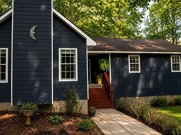 2nd image of 125 Maple Pl
