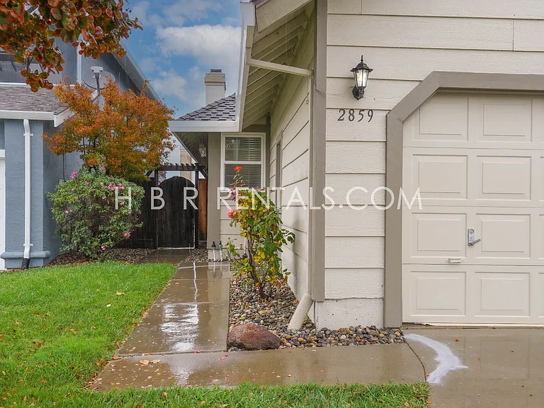 2859 El Capitan Dr — Photo 3