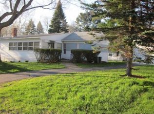 34 Spruce St, Laconia, NH 03246