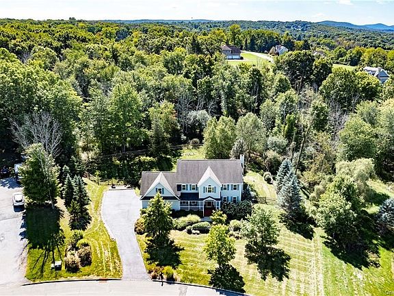 2nd image of 6 Country Woods Dr