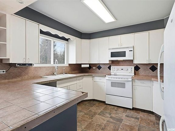 5th image of 324 Norreys STREET
