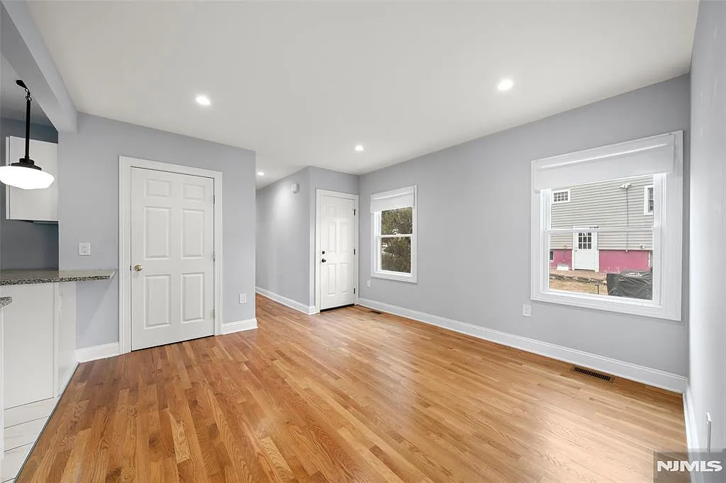 2 bed, $2,600 — Photo 4