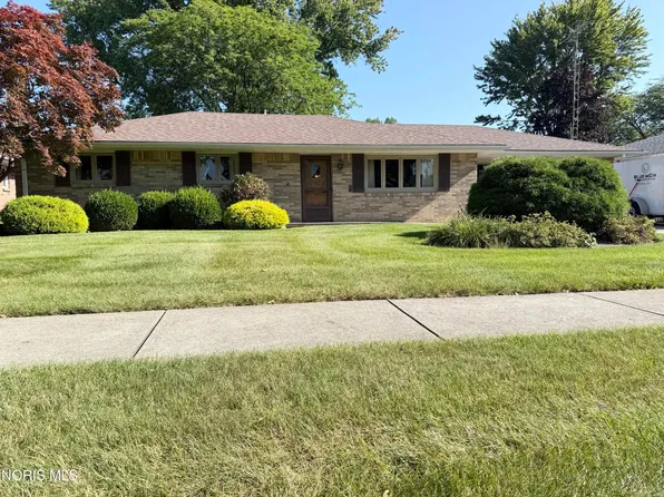 2649 Gladhaven Dr, Oregon, OH 43616