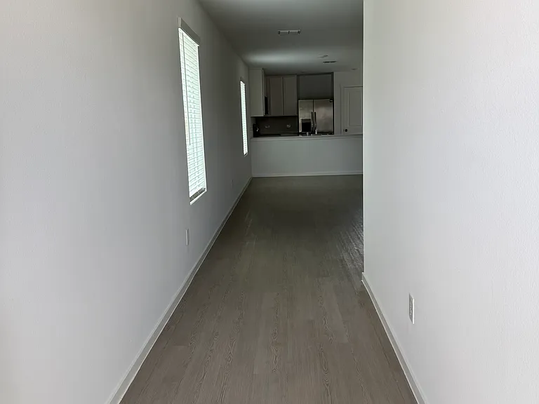 6410 Glade St — Photo 6
