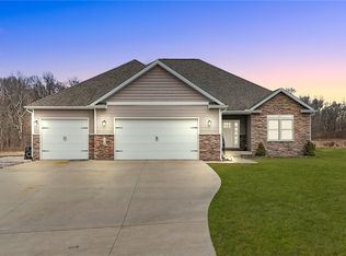 7249 Jeffrey Dr, Mount Zion, IL