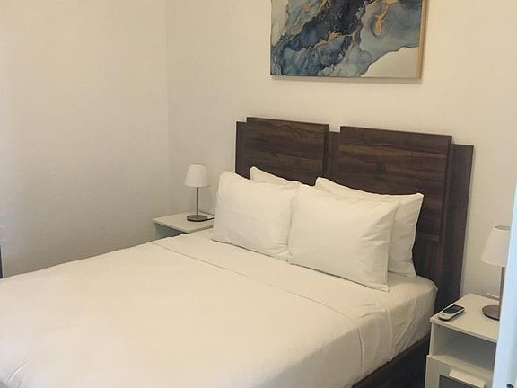 Bedroom with Queen bed