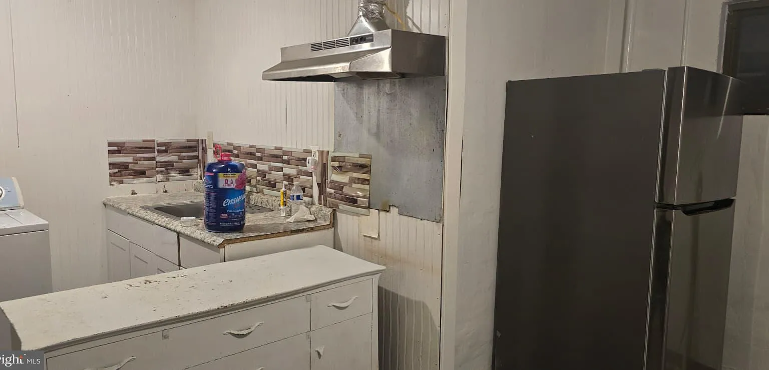 Studio, 1842 sqft, $1,100 — Photo 1