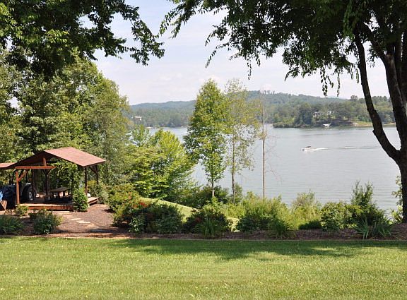 3rd image of 292 Goshen Point