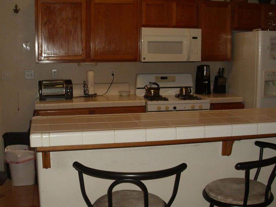 2nd image of 722 Woodridge Ct
