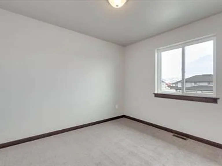 1307 Westwood Cir — Photo 3
