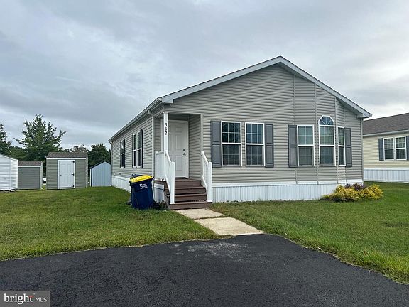 3rd image of 312 Winterset Rd