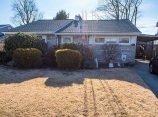 42 Southridge Dr, Glen Cove, NY 11542