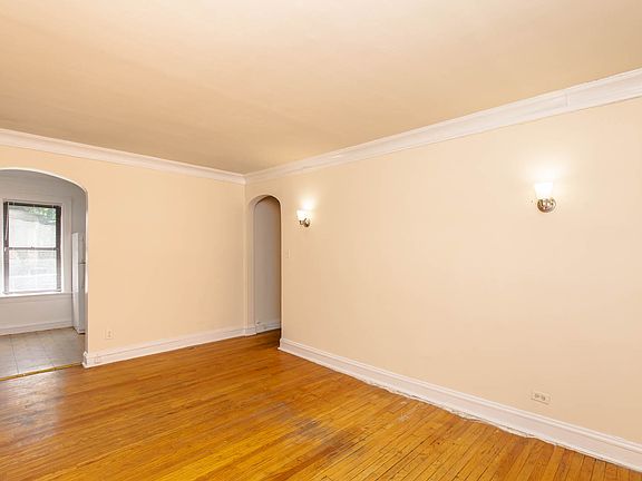 4th image of 1039 E 80th St APT 1