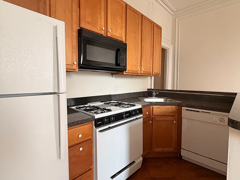 2035 Walnut St #2F — Photo 5