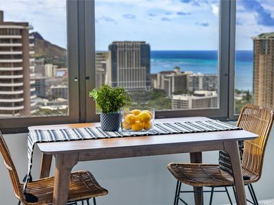 411 Hobron Ln APT 3905, Honolulu, HI, 96815