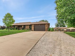 1352 W Mesa Dr, Nixa, MO 65714