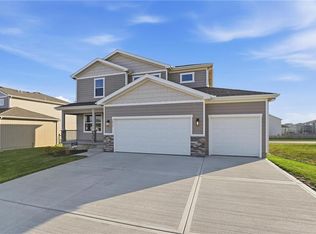 1917 SW Hightown Dr, Lees Summit, MO 64082