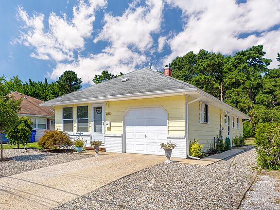 5th image of 2148 Mount Hood Ln