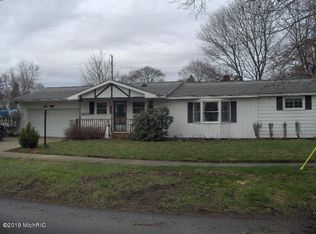 1025 Pleasant St, Belding, MI 48809