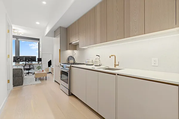 Rented by SERHANT. | media 15