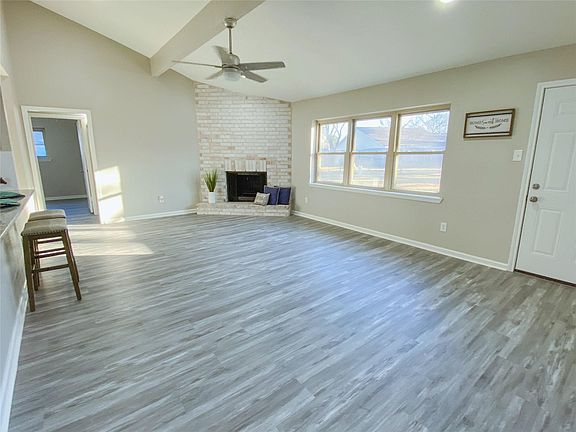 3rd image of 1702 Oakbury Dr