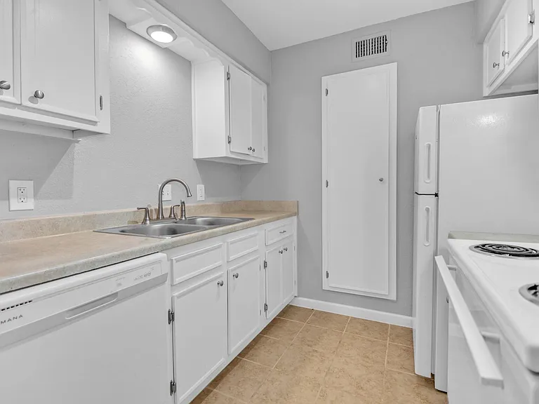 521 Spring Dr #3 — Photo 9
