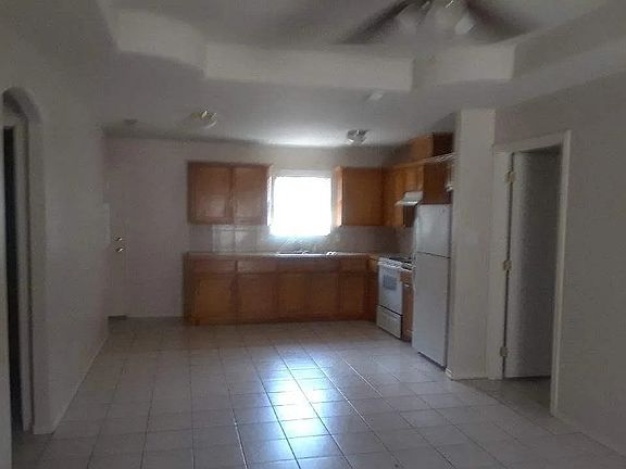 2nd image of 2302 W Candlelight Ln #D