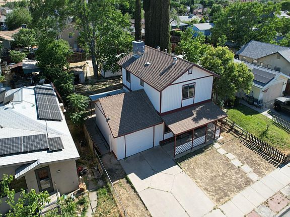 3rd image of 272 Hoover St