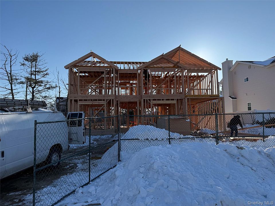 1st image of 20 Raynham Drive