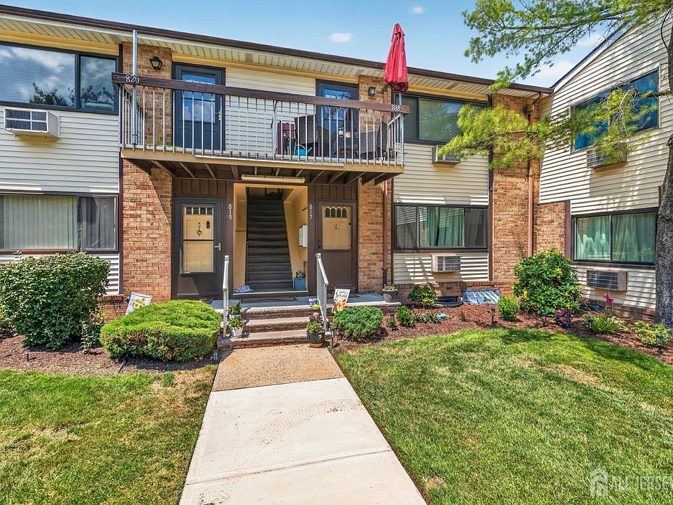 1st image of 818 Cricket Ln