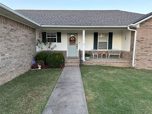 2nd image of 713 Mulberry Dr