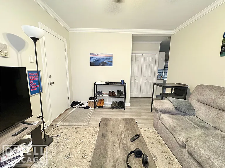 837 W Cornelia Ave #837.5-1N — Photo 2