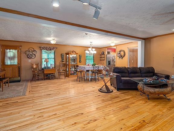 5th image of 13641 Pacific Ln