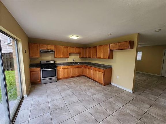 5th image of 411 Omega St #A