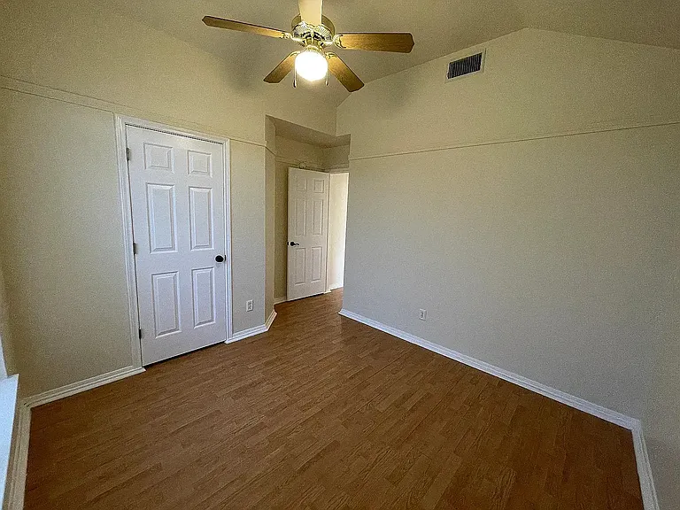505 Omar Dr — Photo 12