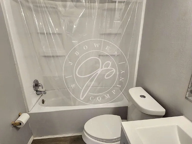 1719 W Bancroft St #D — Photo 10