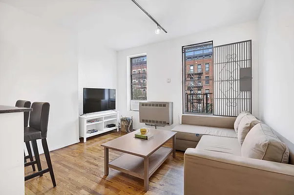 Rented by Compass | media 7