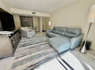 3590 Blue Lake Dr APT 304, Pompano Beach, FL 33064