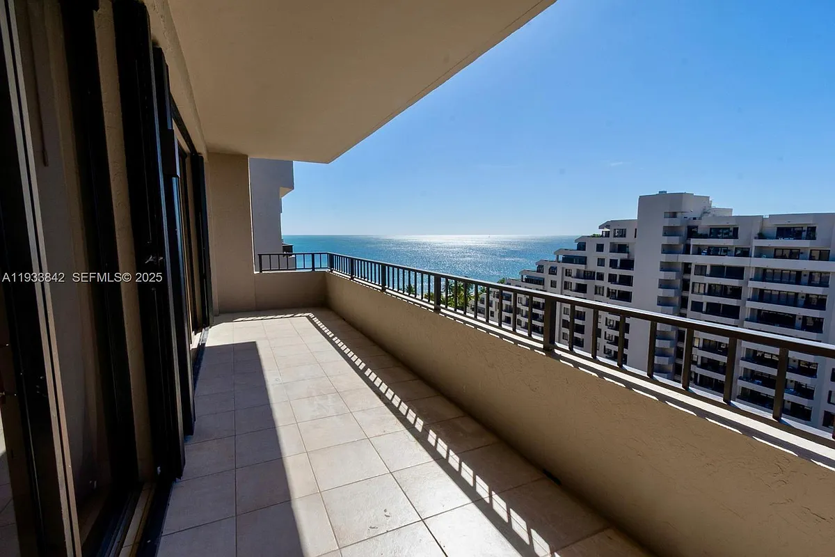 Building Photo - 251 Crandon Blvd #1228