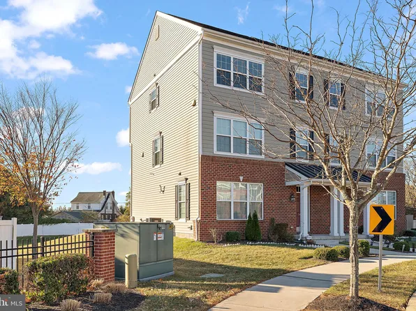 3415 Naamans Dr, Claymont, DE 19703