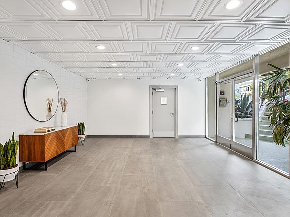 4th image of 960 Larrabee St APT 214