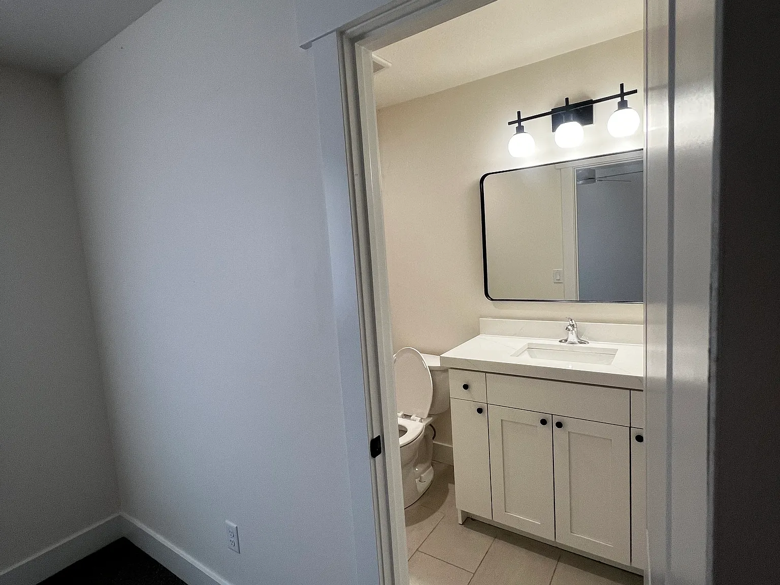 2 bed, 900 sqft, $1,800 — Photo 3
