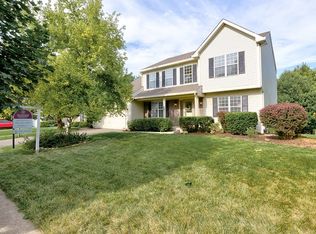 29 Ivanhoe Ln, Cary, IL 60013