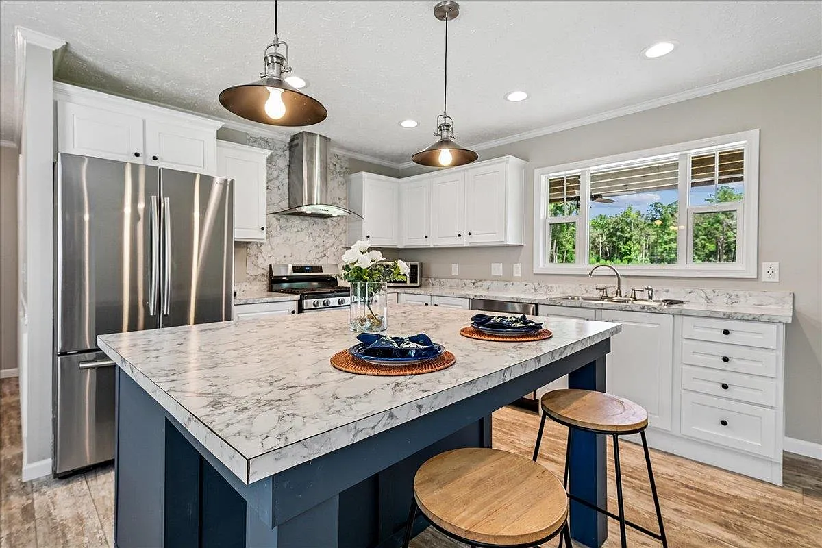 3 bed, 2.0 bath, 1150 sqft, $3,800 — Photo 4