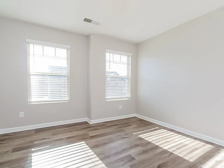 1075 Lear Dr — Photo 12