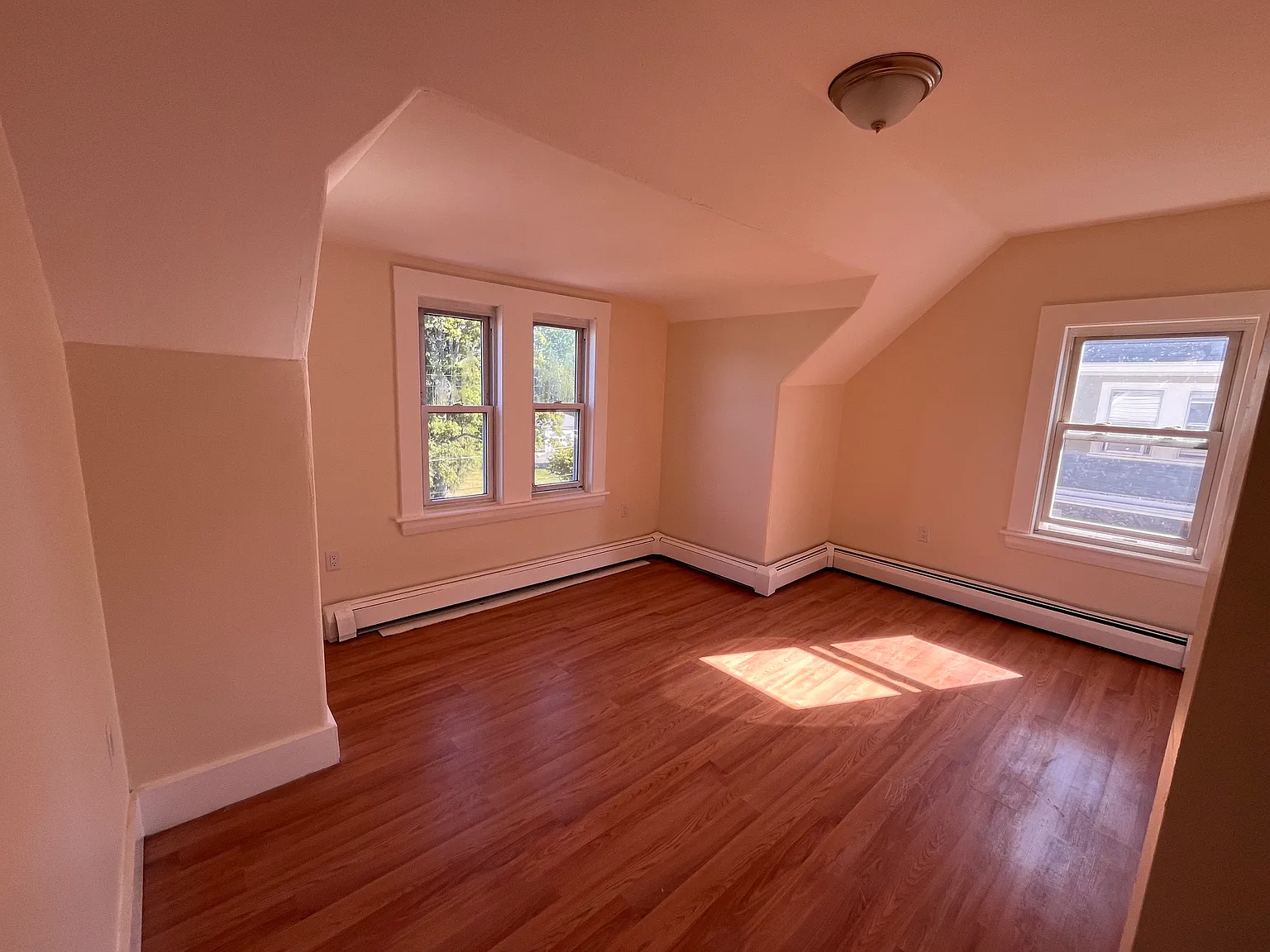 2 bed, 900 sqft, $2,600 — Photo 4