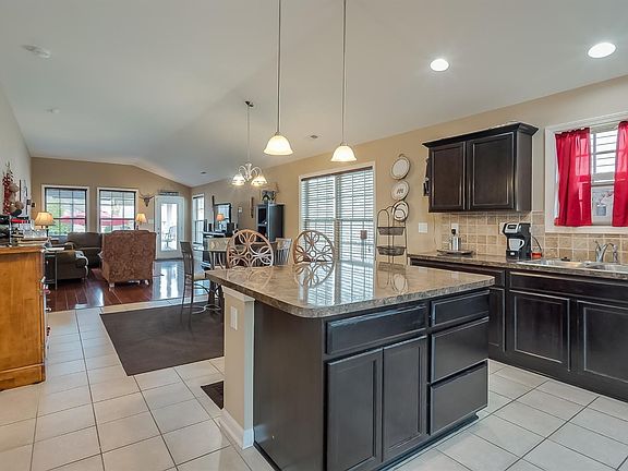 2nd image of 986 Sugarbush Trl