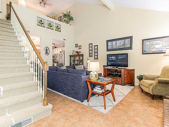 5th image of 8742 Wimbledon Dr