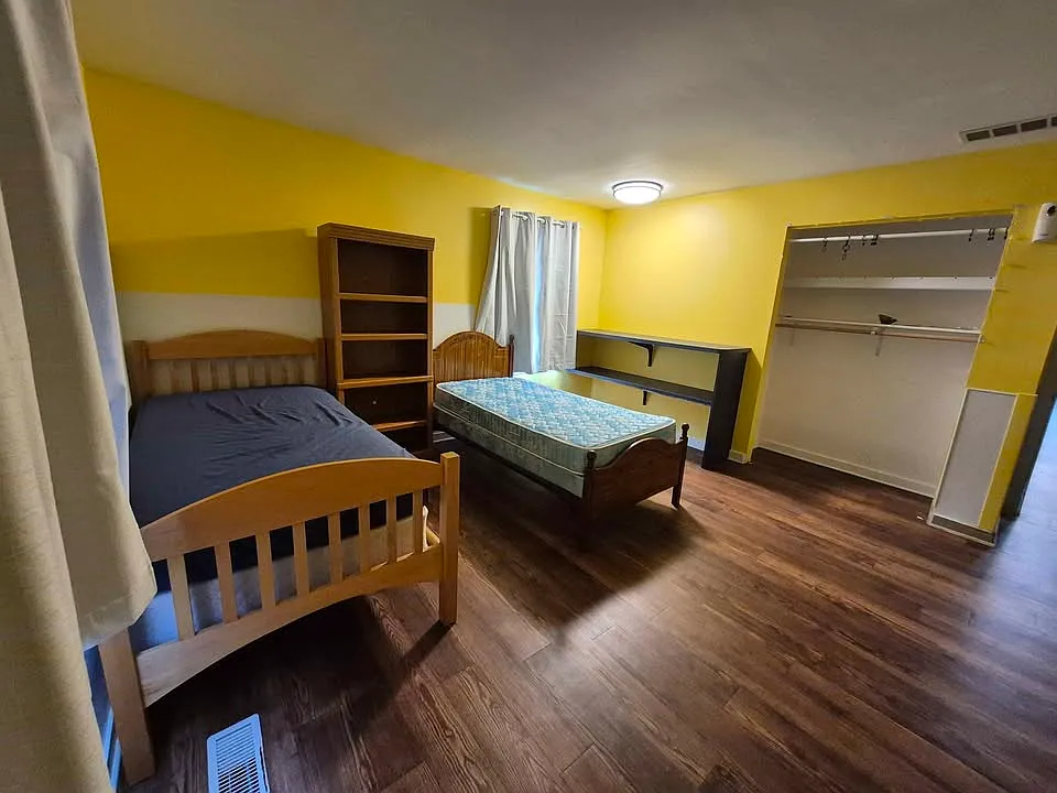 1301 Morningside Dr — Photo 2